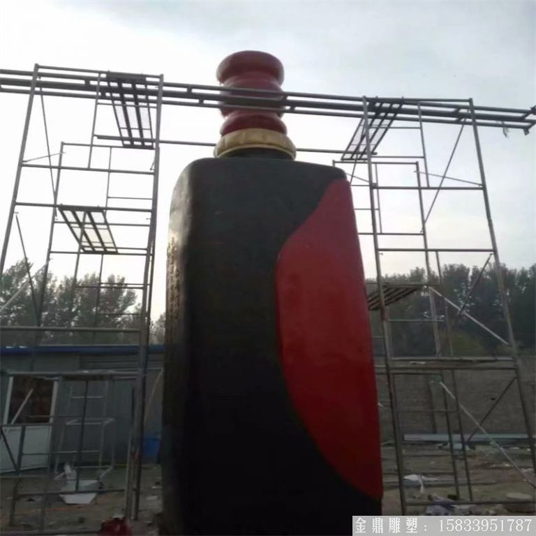 玻璃鋼大型酒瓶雕塑，酒廠仿真酒瓶雕塑定制6