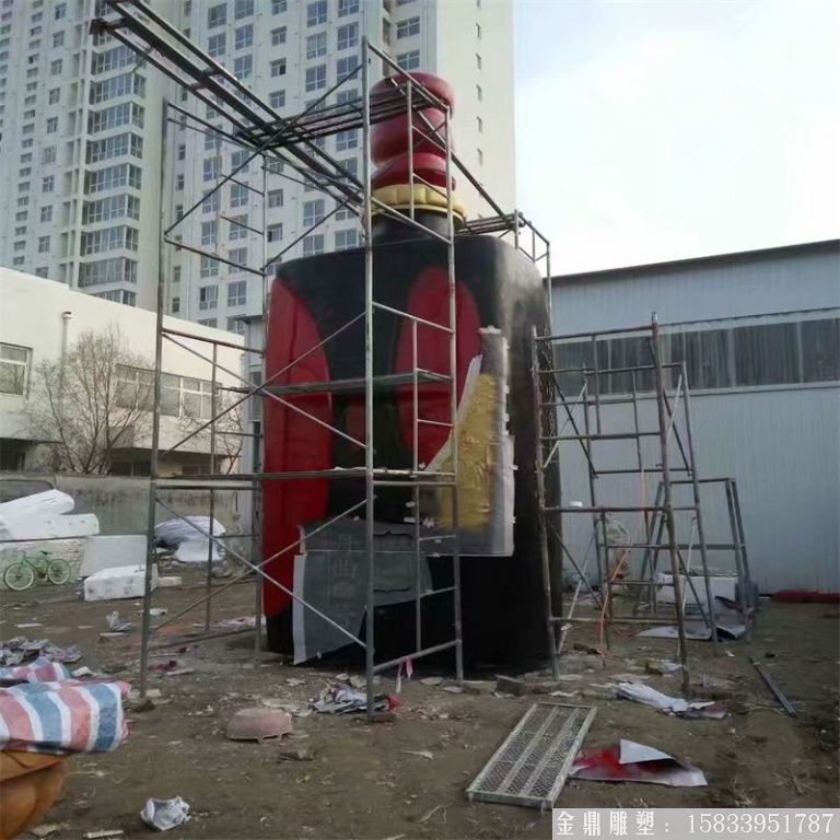 玻璃鋼大型酒瓶雕塑，酒廠仿真酒瓶雕塑定制