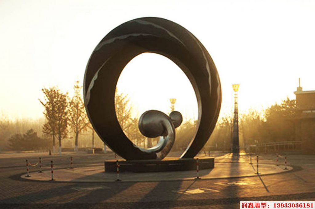 不銹鋼雕塑生產(chǎn)廠家，景觀雕塑供應