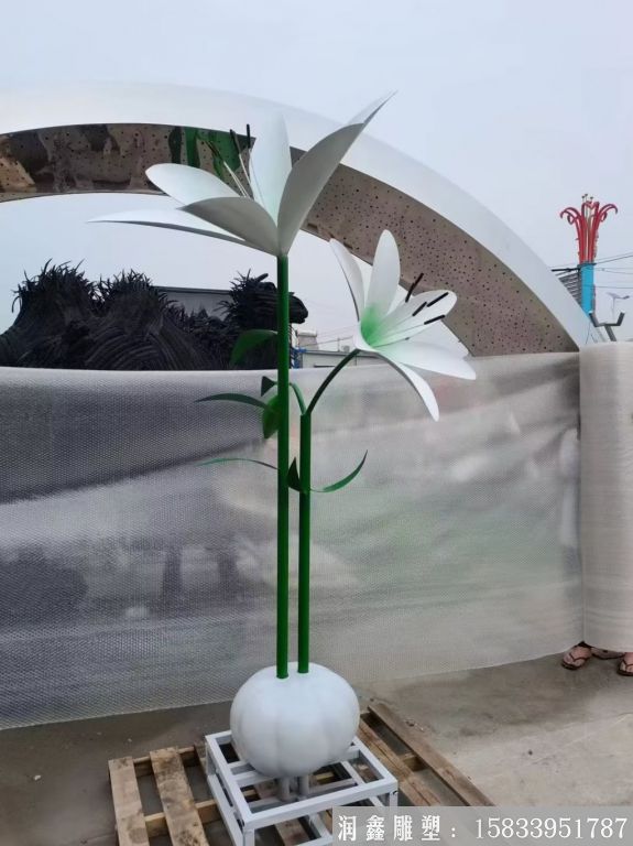 不銹鋼百合花雕塑，仿真花朵雕塑