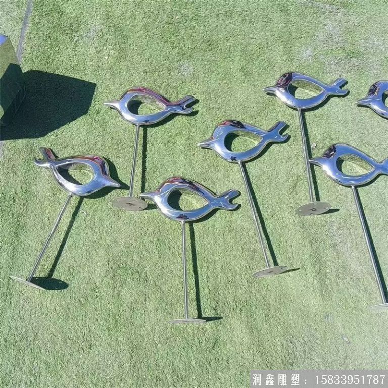 廠家定制不銹鋼鏡面抽象小魚(yú)雕塑